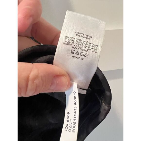 Express Body Contour Black and Gray Marble Cropped High Neck tank top - Picture 3 of 6